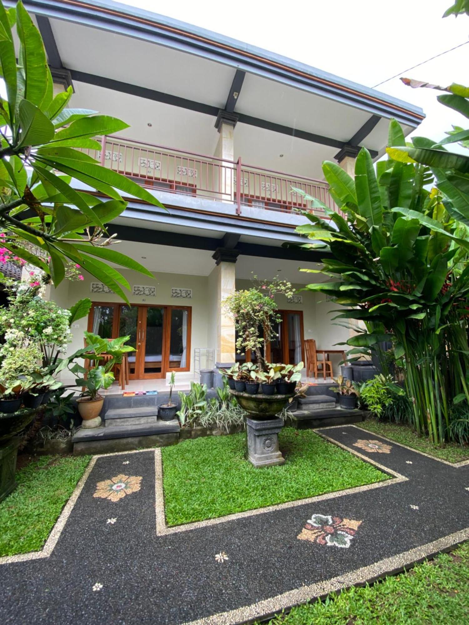 Suryadina Guest House Ubud Exterior foto