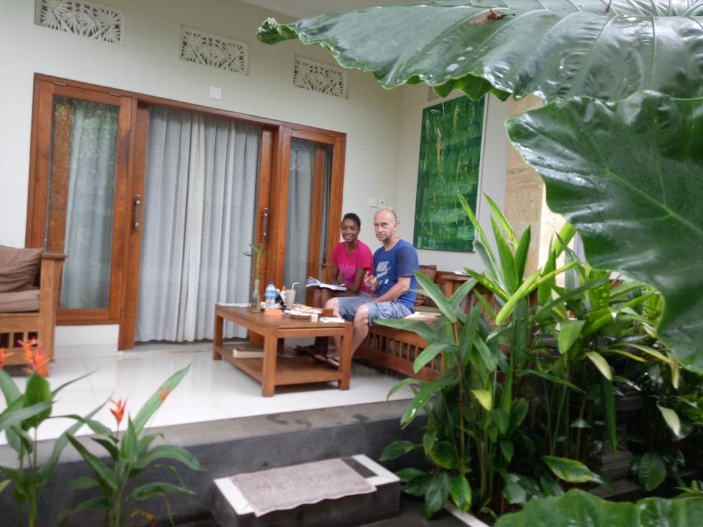 Suryadina Guest House Ubud Exterior foto