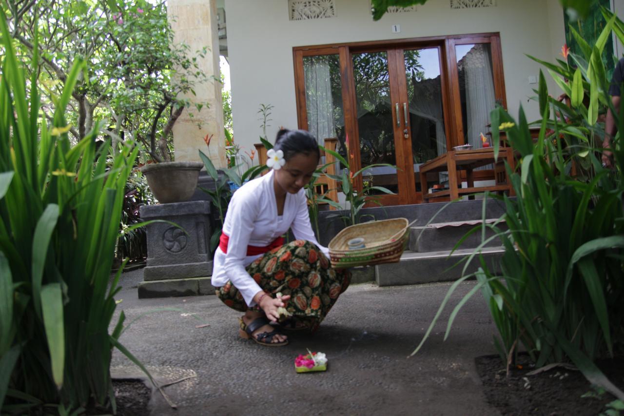 Suryadina Guest House Ubud Exterior foto