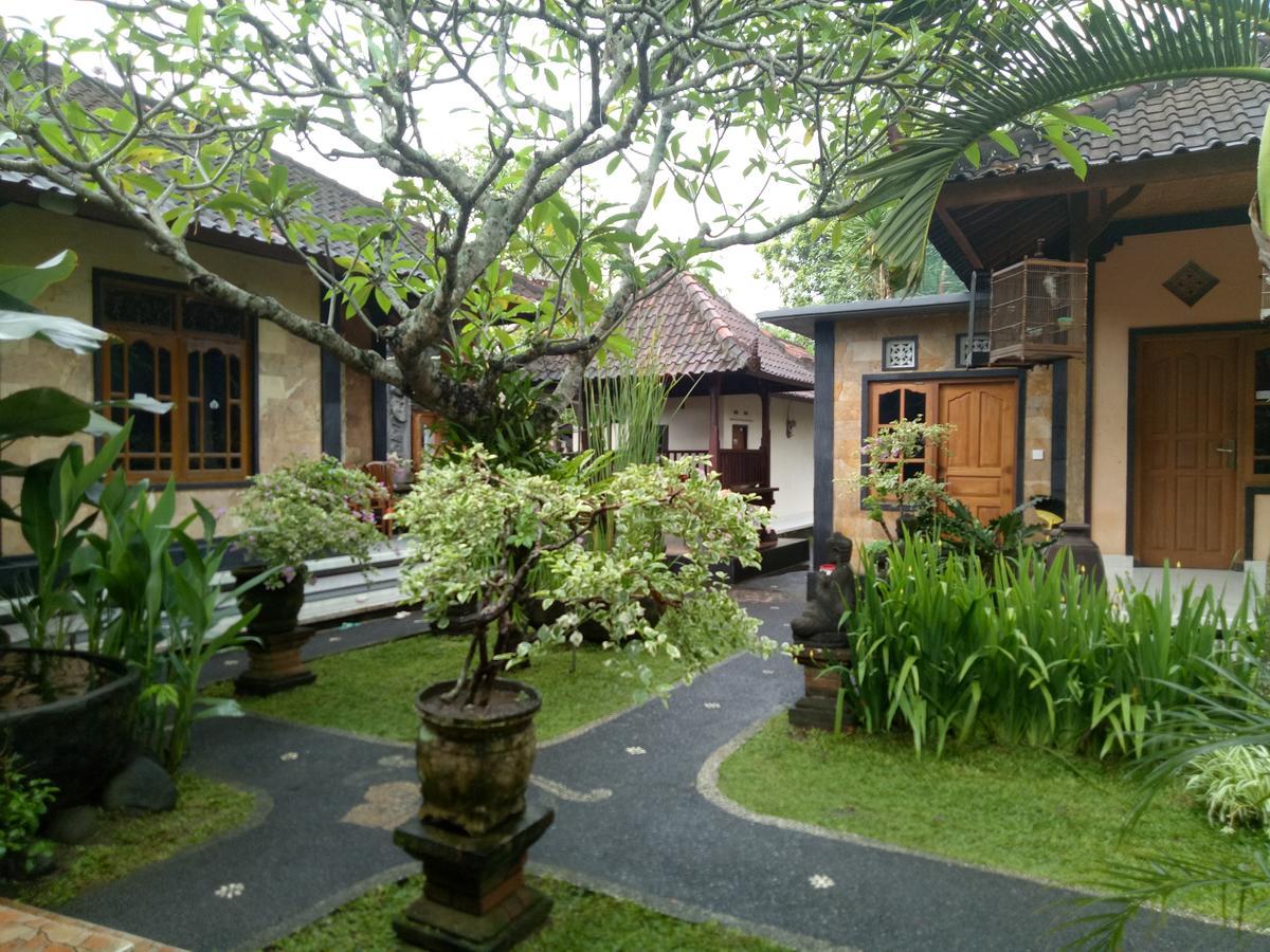 Suryadina Guest House Ubud Exterior foto