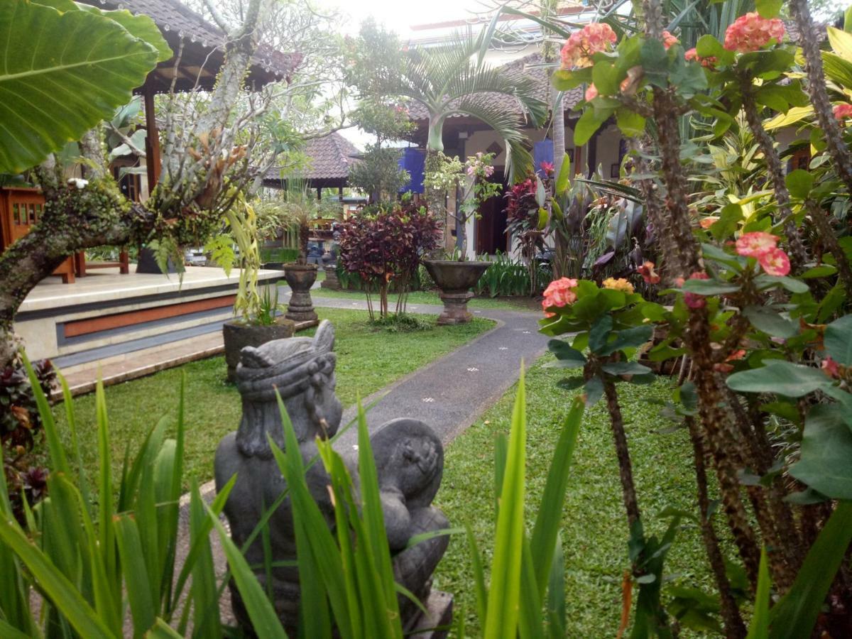 Suryadina Guest House Ubud Exterior foto